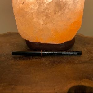 Mary Kay Lip Liner. Shade: Neutral.